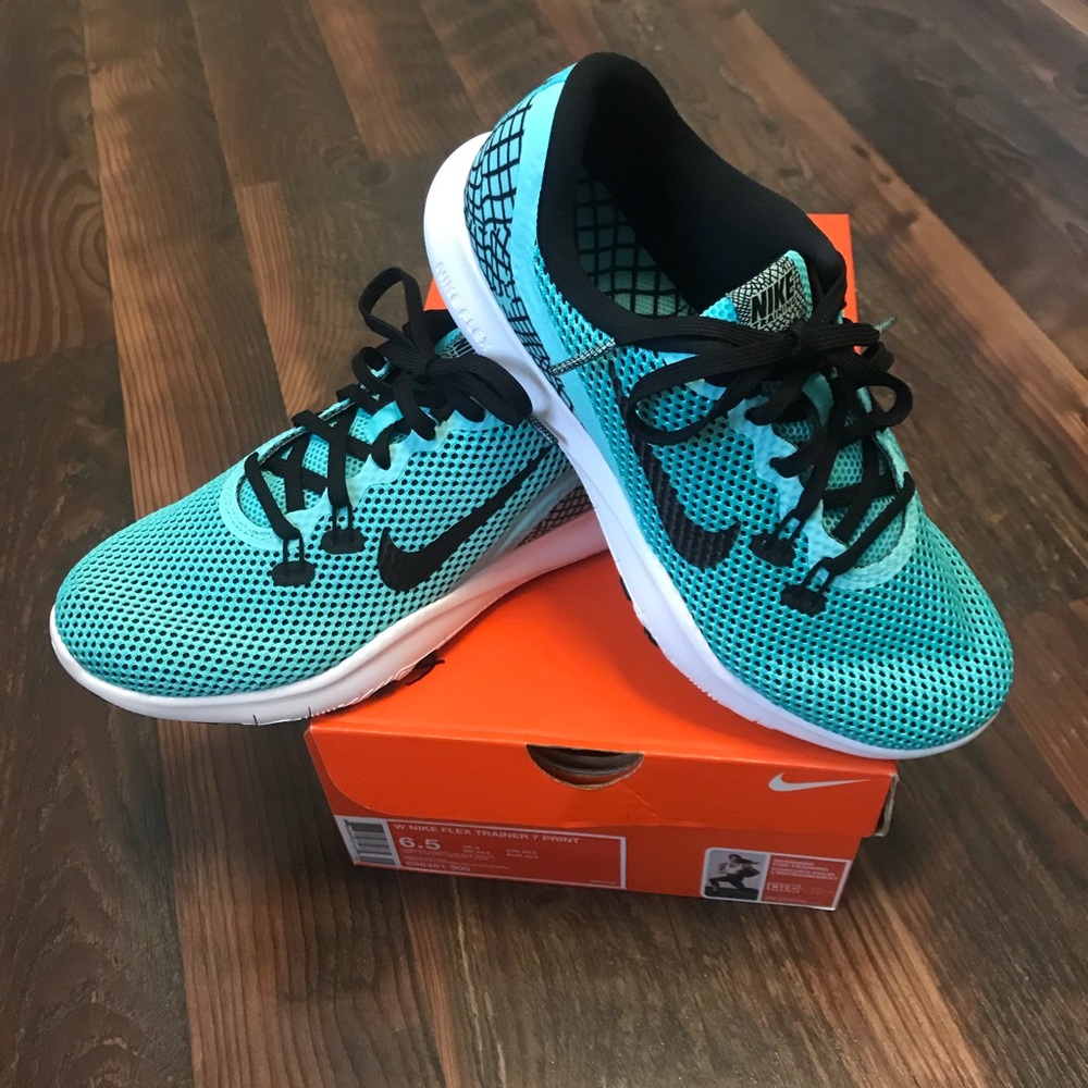 Nike flex trainer women size 6.5 BRAND NEW